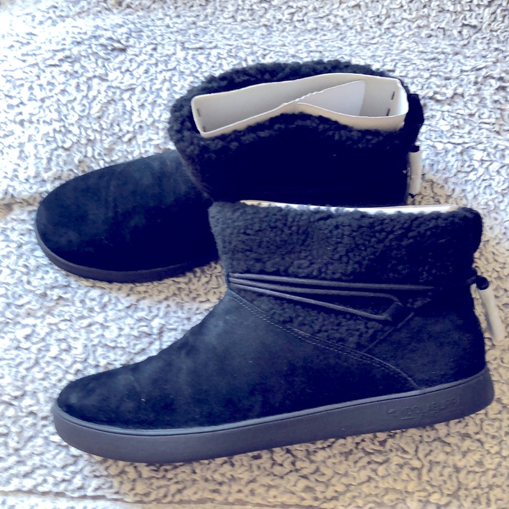 Awesome brand new Kookaburra by Ugg!!  Your lucky day!!!